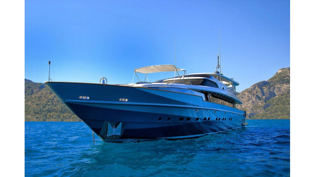 39m Mahogany Built Motor Yacht for Sale (72)