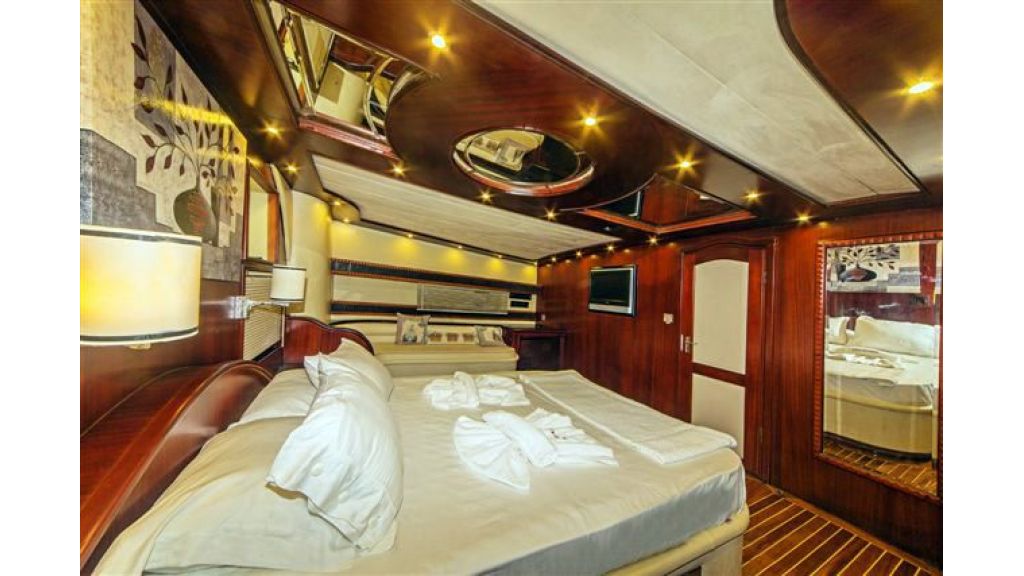 6 cabin luxury charter gulet (32)
