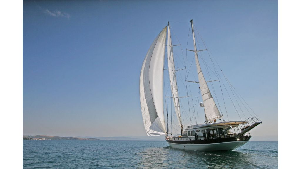 Getaway Luxury Sailing Yacht (12)