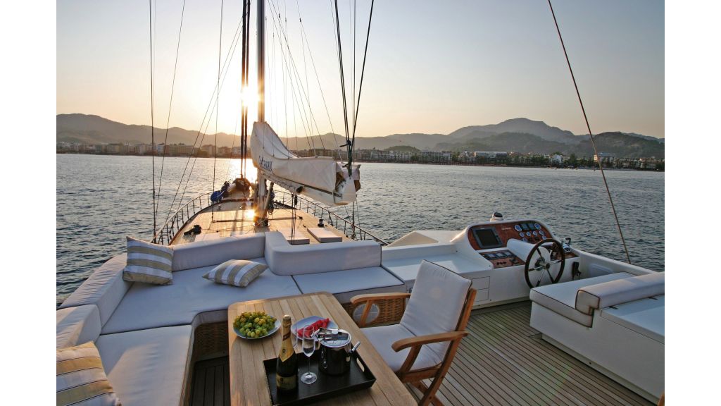Getaway Luxury Sailing Yacht (15)