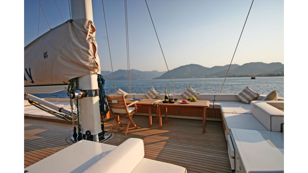 Getaway Luxury Sailing Yacht (18)