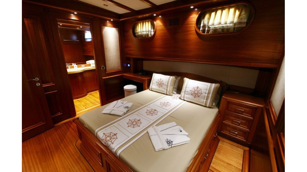 Kaya-Guneri-V-Luxury Yacht (1)