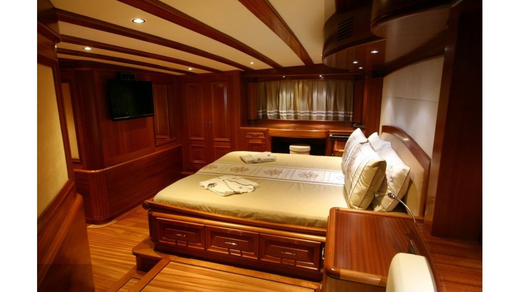 Kaya-Guneri-V-Luxury Yacht (13)