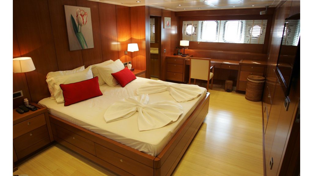 Levantin-Luxury-Sailing-Yacht (26)