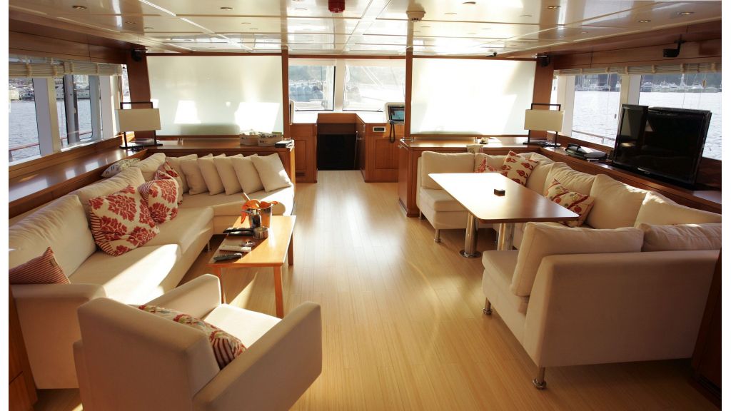 Luxury-Sailing-Yacht-Levantin-master