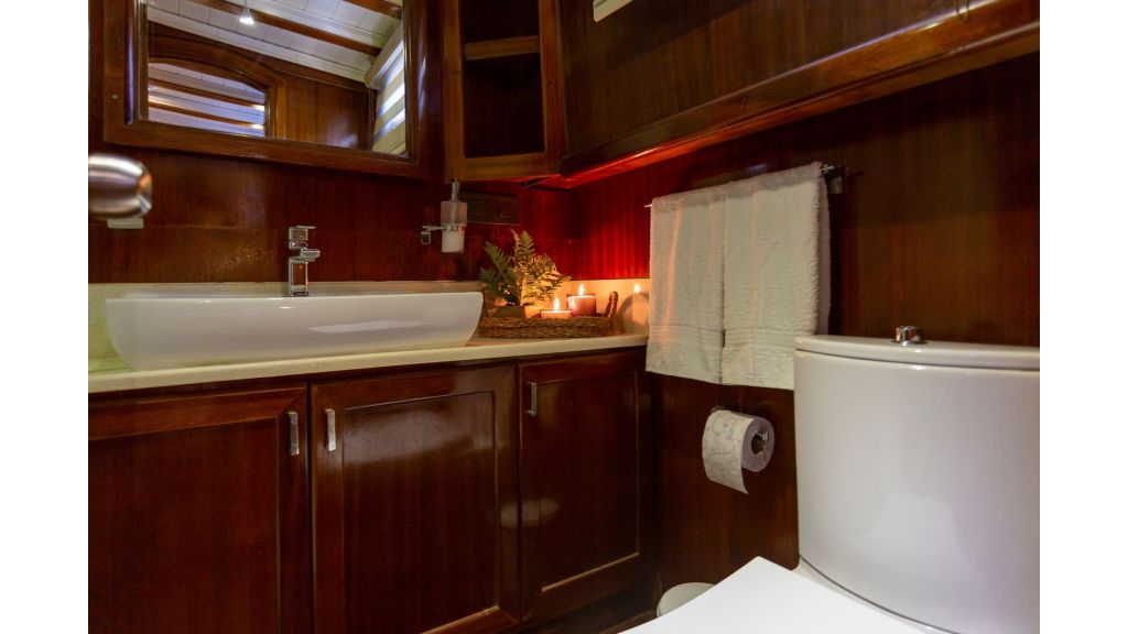 Yuce Bey Gulet (003)