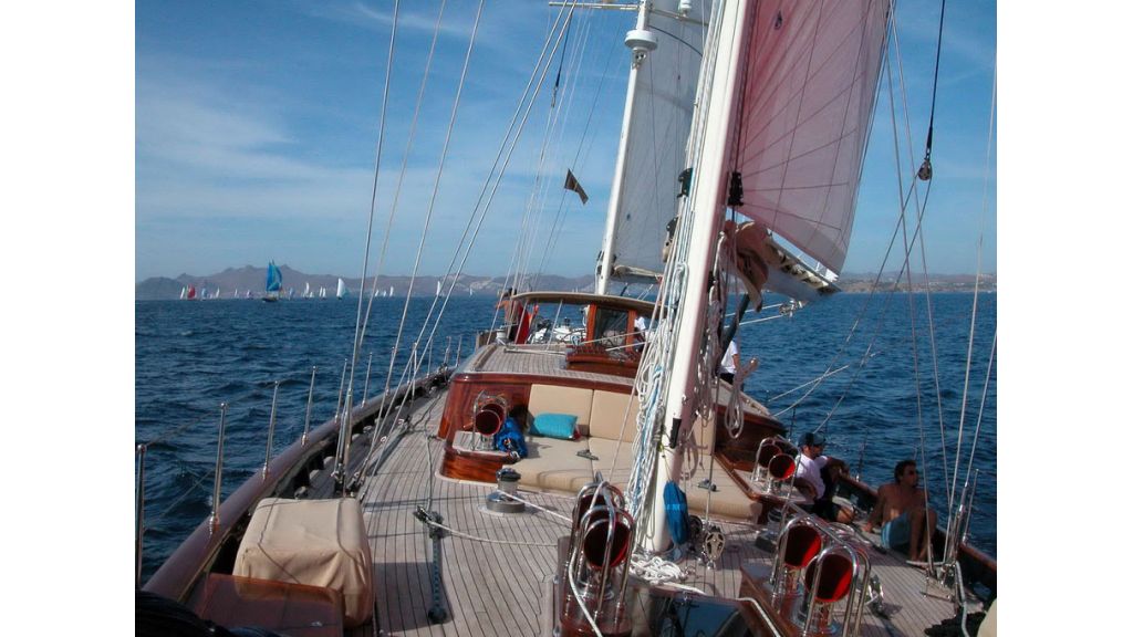 1288976162_sailing_yacht_ilios_28