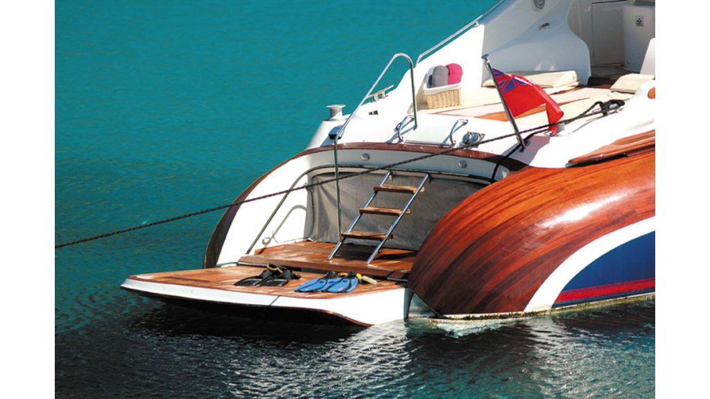 1289804096_motoryacht_charter_4