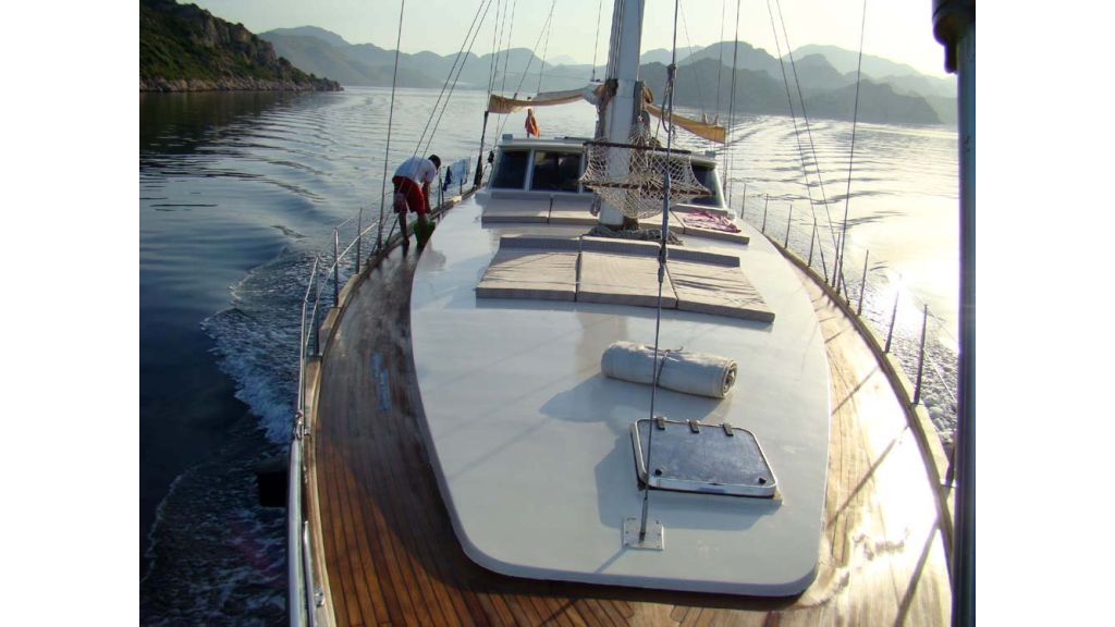 1290362195_sailing_yacht_21