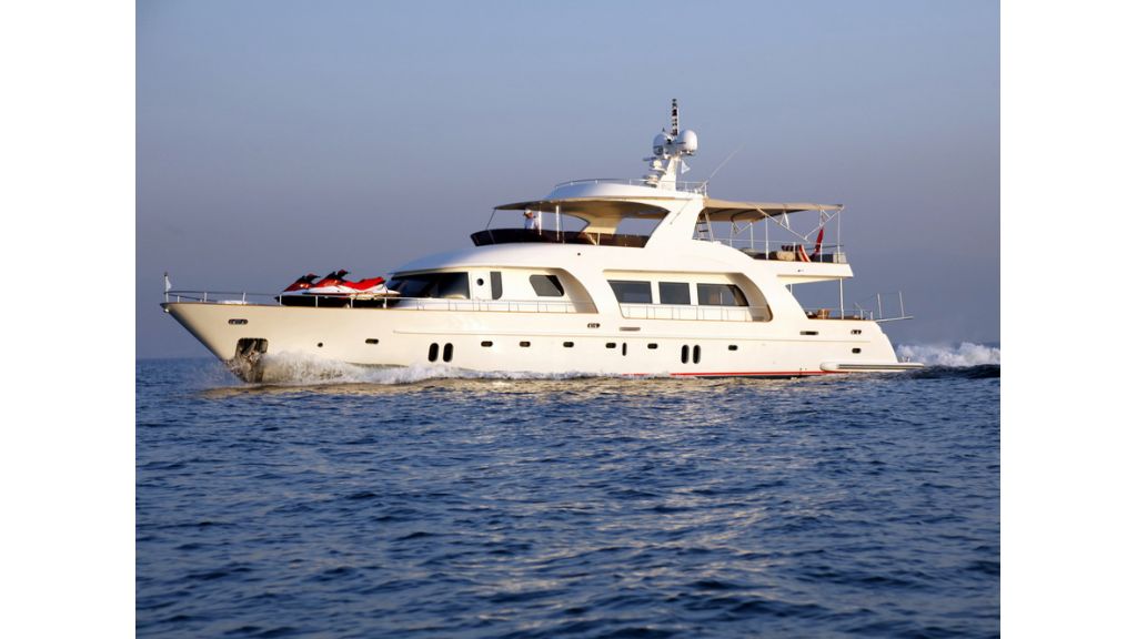 1290367418_motoryacht_9