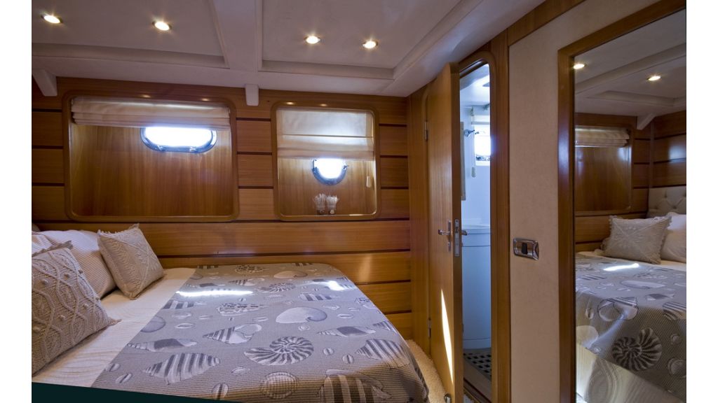 1290367595_motoryacht_16