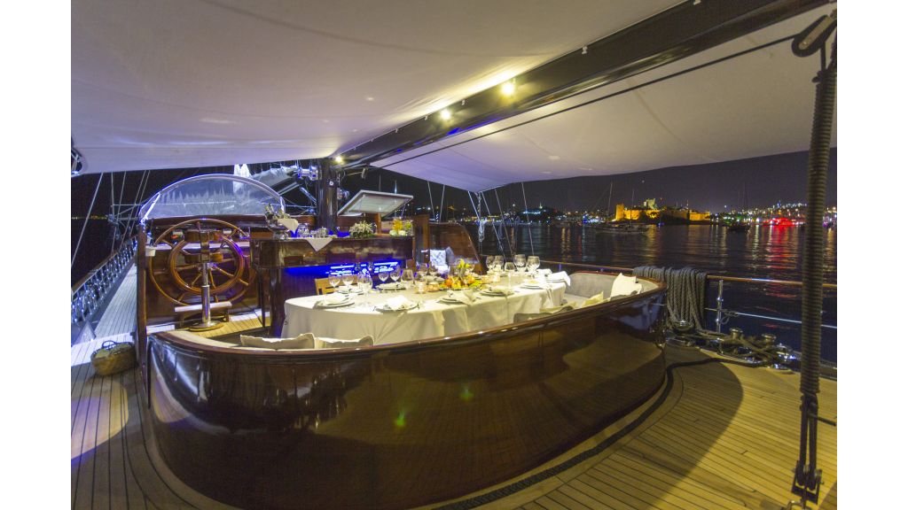 34 meters charter yacht (46)