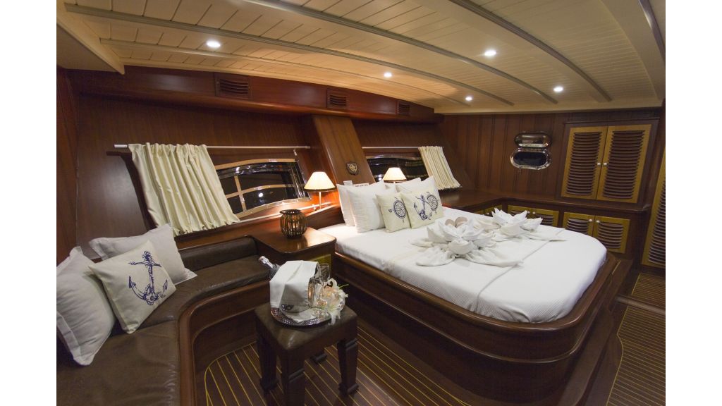 34 meters charter yacht (49)