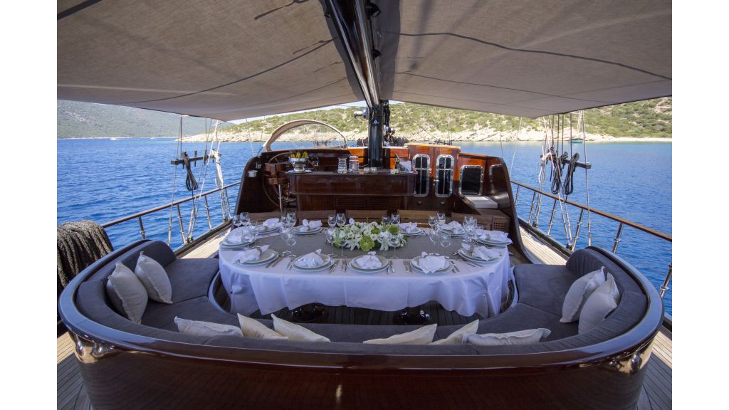 34 meters charter yacht (56)
