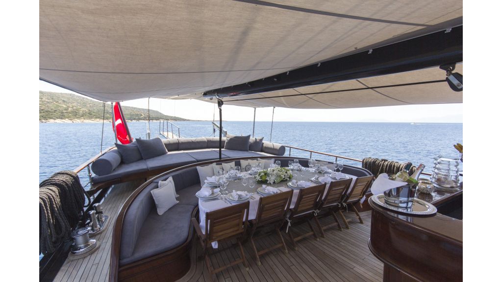 34 meters charter yacht (58)