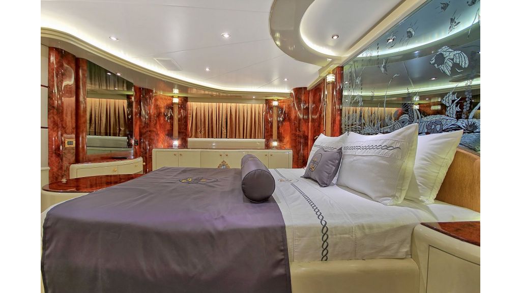 Crocus Luxury Motoryacht (2)