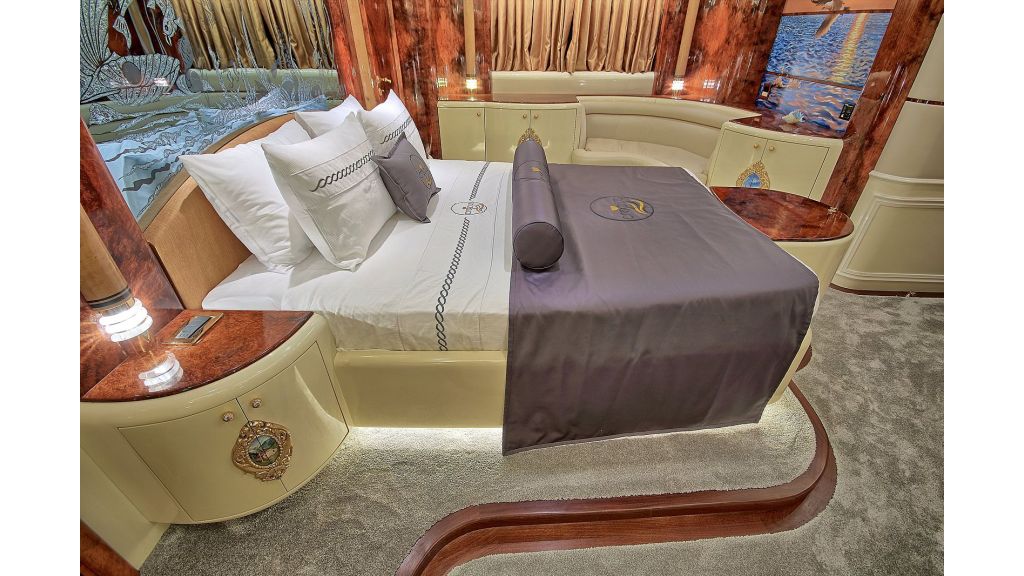 Crocus Luxury Motoryacht (8)