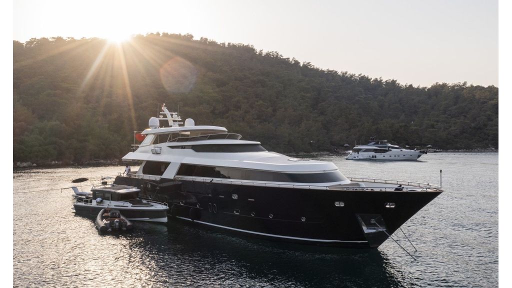 Go-motor-yacht-for-charter (2)-master-2