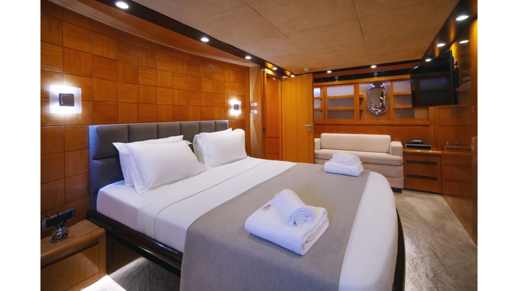 Go-motor-yacht-for-charter (30)