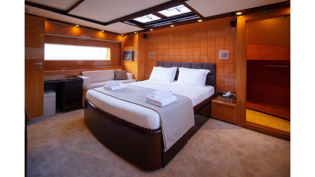 Go-motor-yacht-for-charter (46)