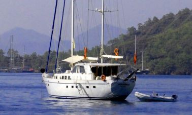 Sailing_Yacht_Acanthus_-(1)