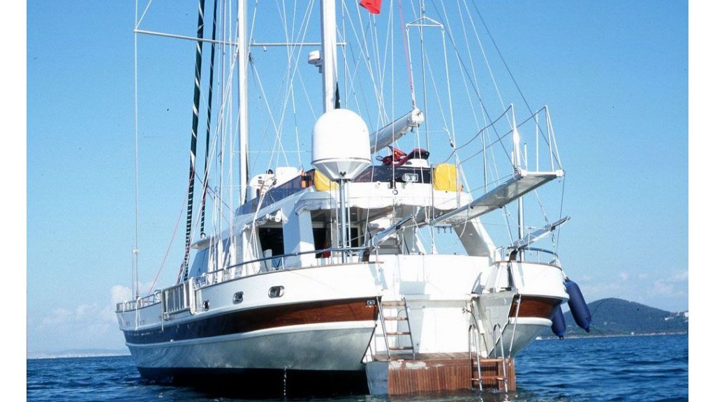 Sea_beauty-luxury sailing yacht master