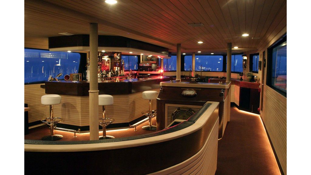 Latilla motor yacht in istanbul master