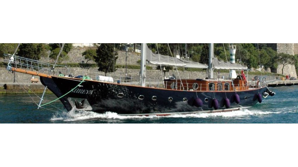 Sailing_yacht_sureya (1)