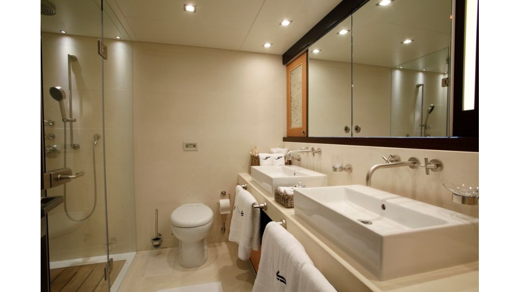 vip_cabin_bathroom