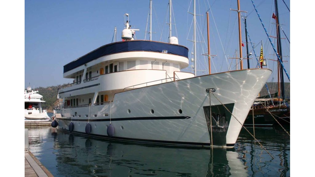 private steel hull motoryacht, private steel hull motoryacht