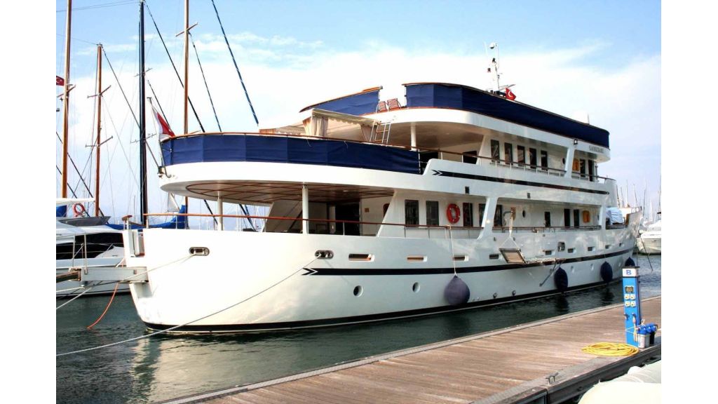 private steel hull motoryacht, private steel hull motoryacht