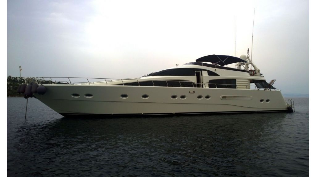 Laminated wood motoryacht (1)