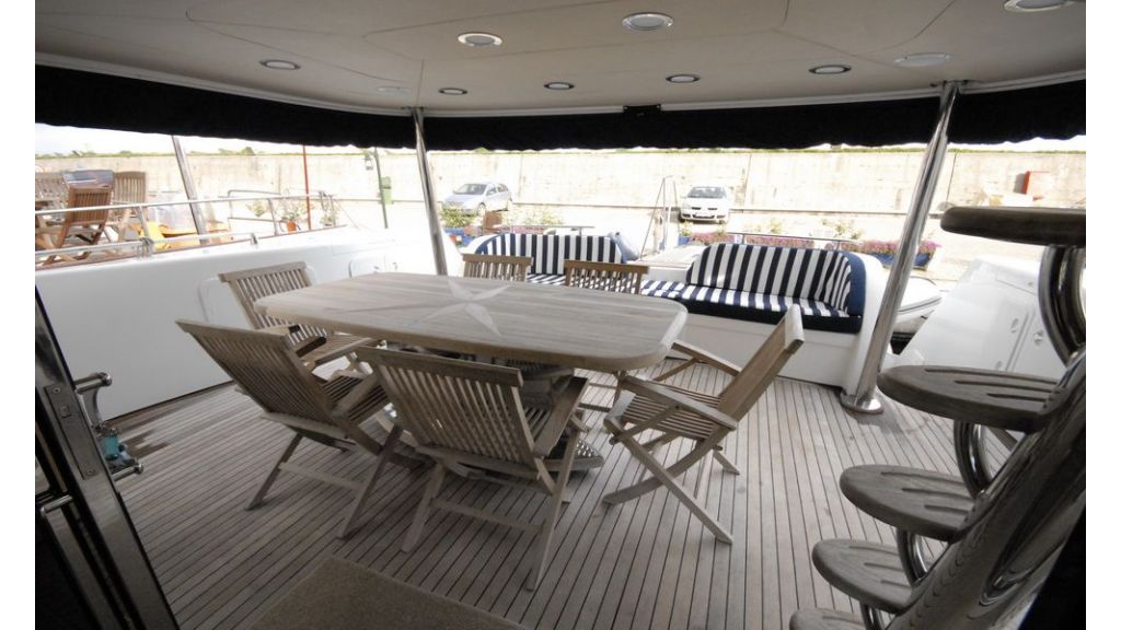 Laminated wood motoryacht (28)