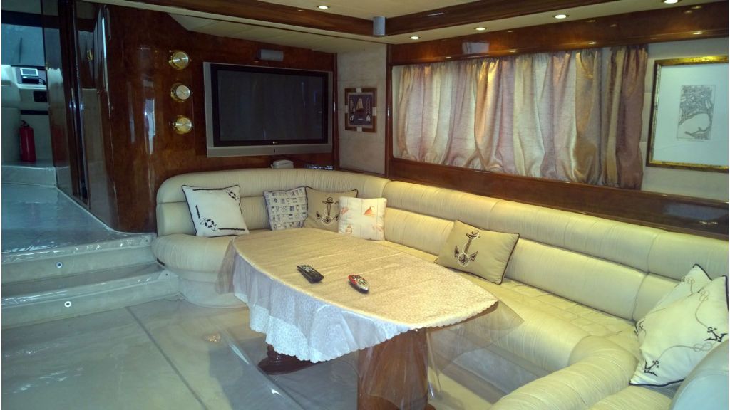 Laminated wood motoryacht (35)