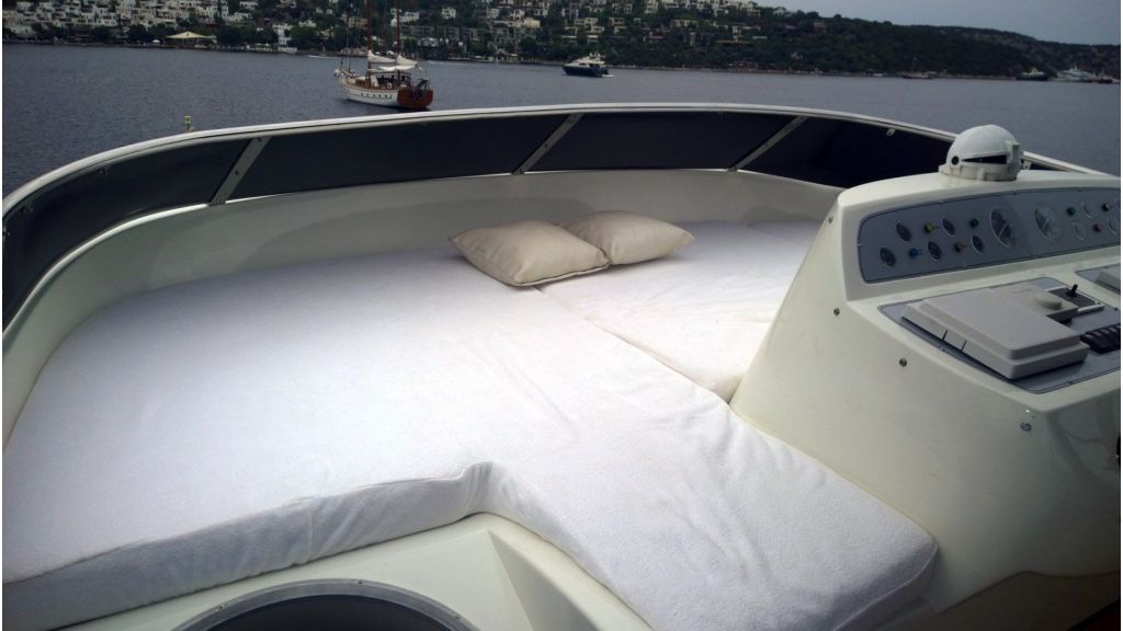 Laminated wood motoryacht (39)