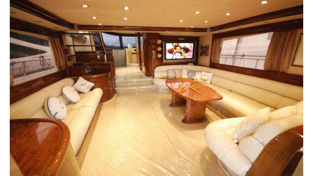 Laminated wood motoryacht (7)