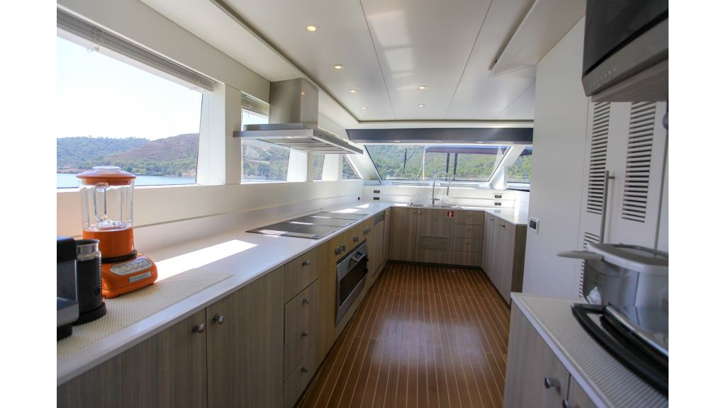 Transom_yacht_for_sale