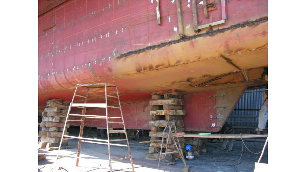 steel-hull-motor-yacht-for-sale (20)