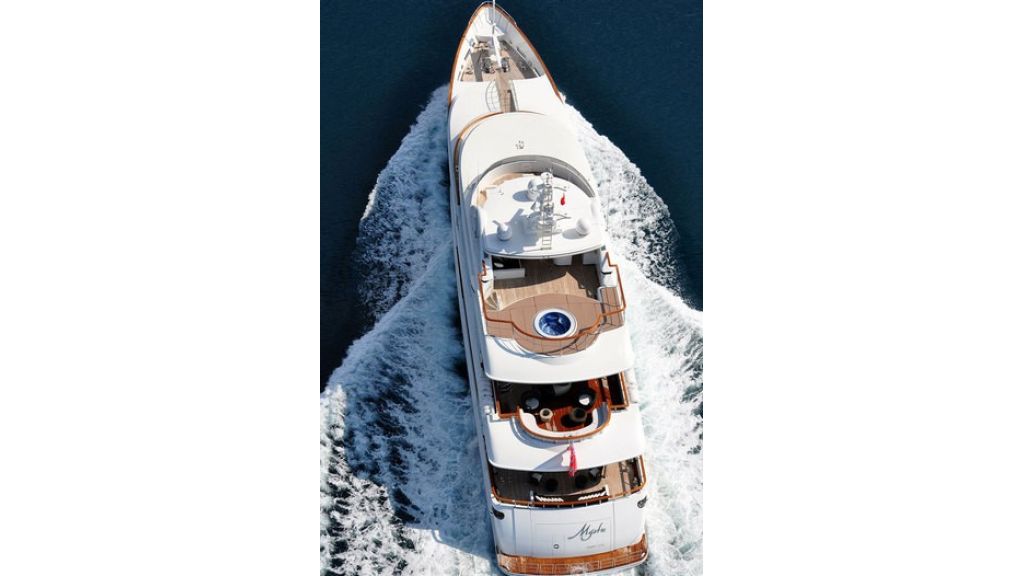 Composite luxury motor yacht (22)