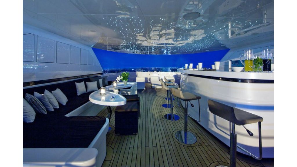 Composite luxury motor yacht (41)