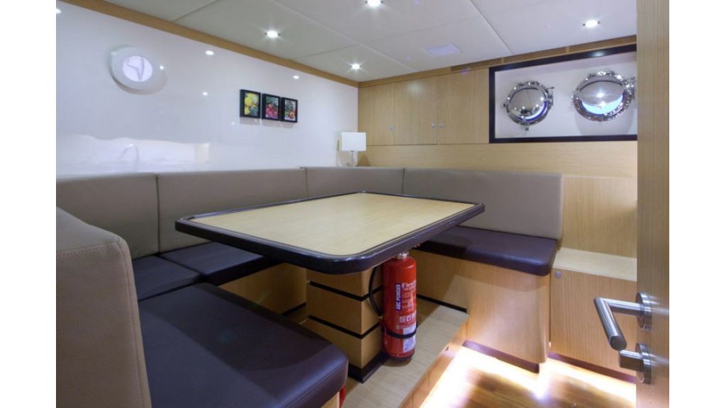Composite luxury motor yacht (57)