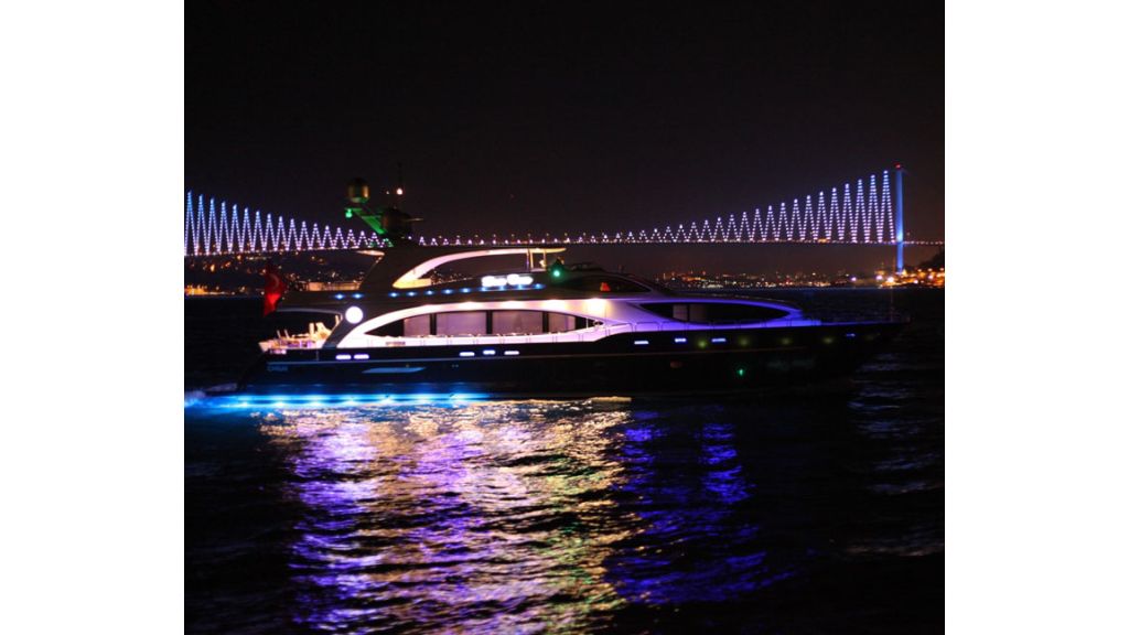 Den Den Motoryacht in istanbul (13)
