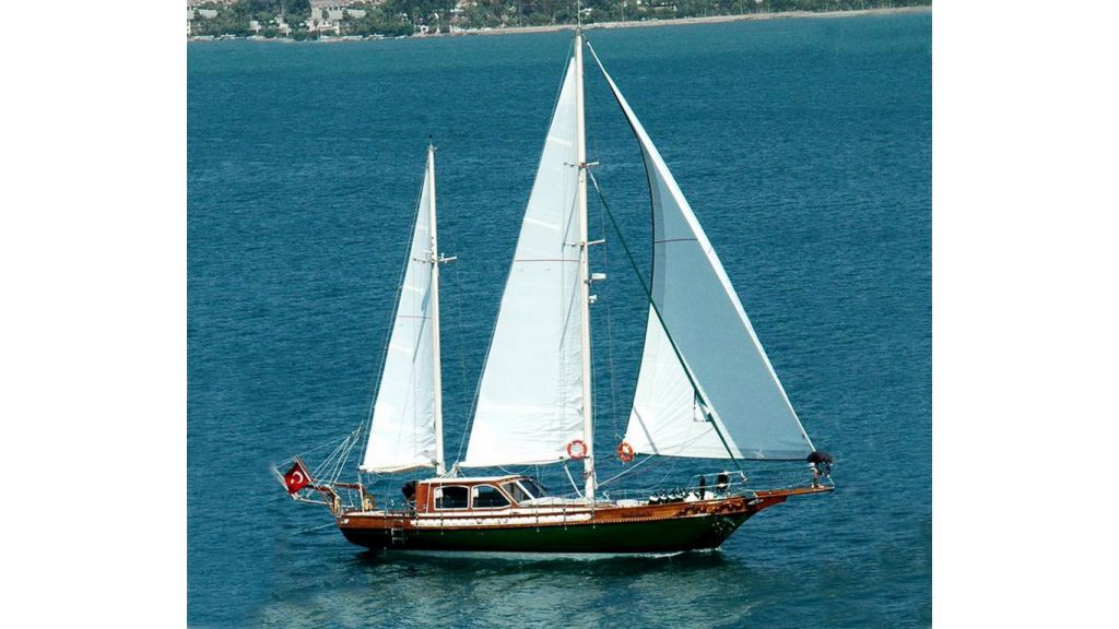 Small sailing yacht (1)