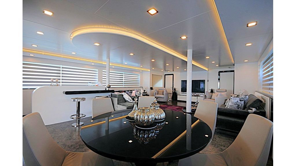exclusive-motoryacht-for-sale-23