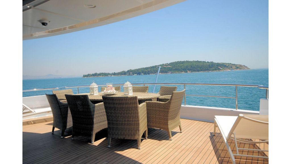 exclusive-motoryacht-for-sale-8
