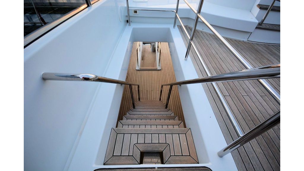 exclusive-motoryacht-for-sale-interior-69