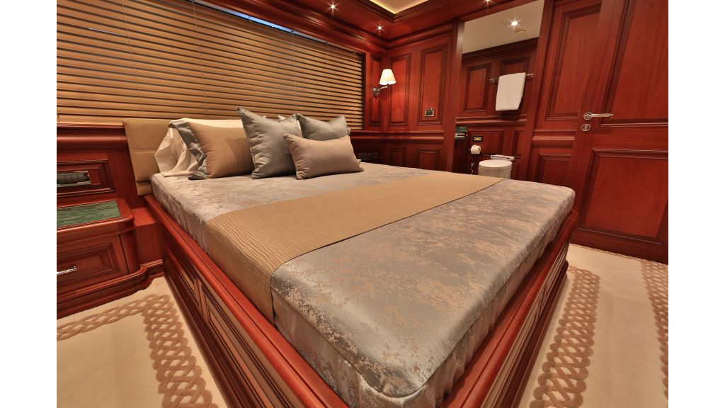 2012 Classic design motoryacht (102)