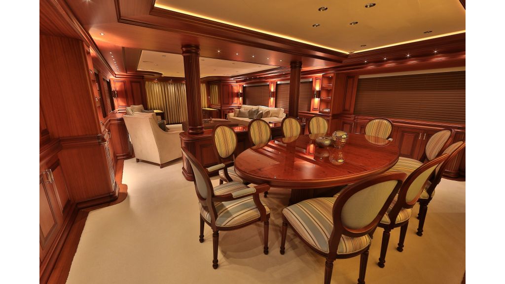 2012 Classic design motoryacht (127)