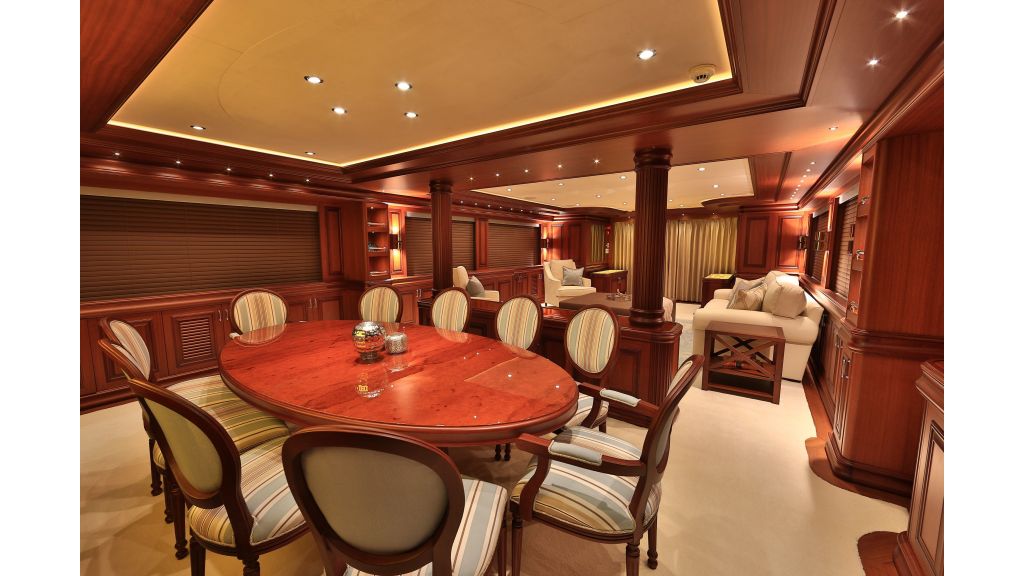 2012 Classic design motoryacht (129)