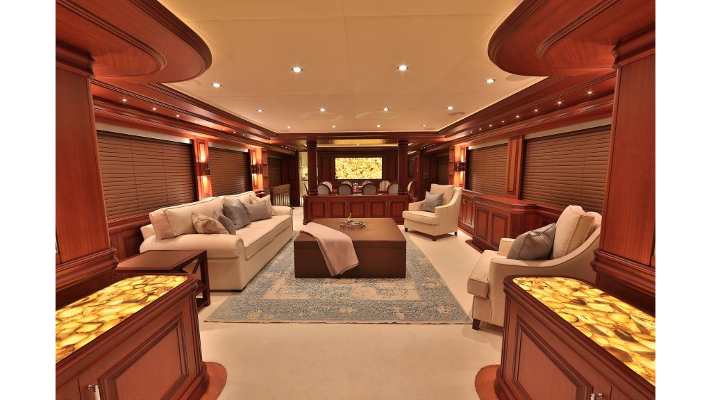 2012 Classic design motoryacht (130)